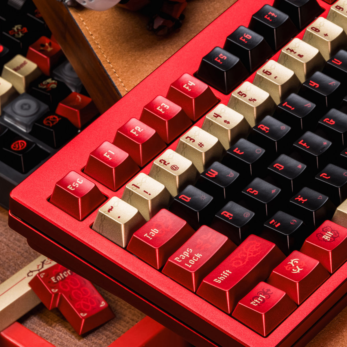 "Thorns & Crimson" Metallic Lacquer PBT Keycap Set (Cherry Profile / 144 Keys / Mintcaps)